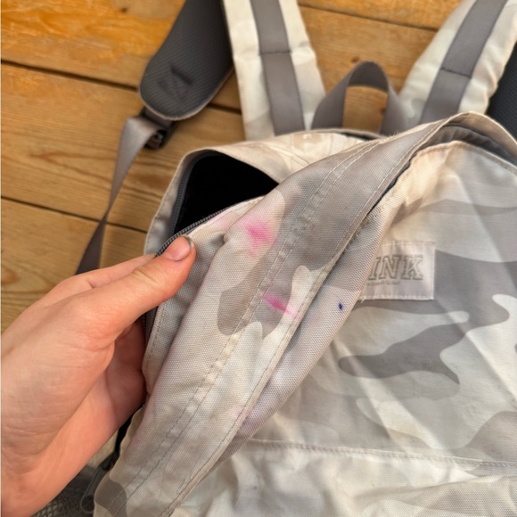 pink vs backpack - Picture 3 of 5